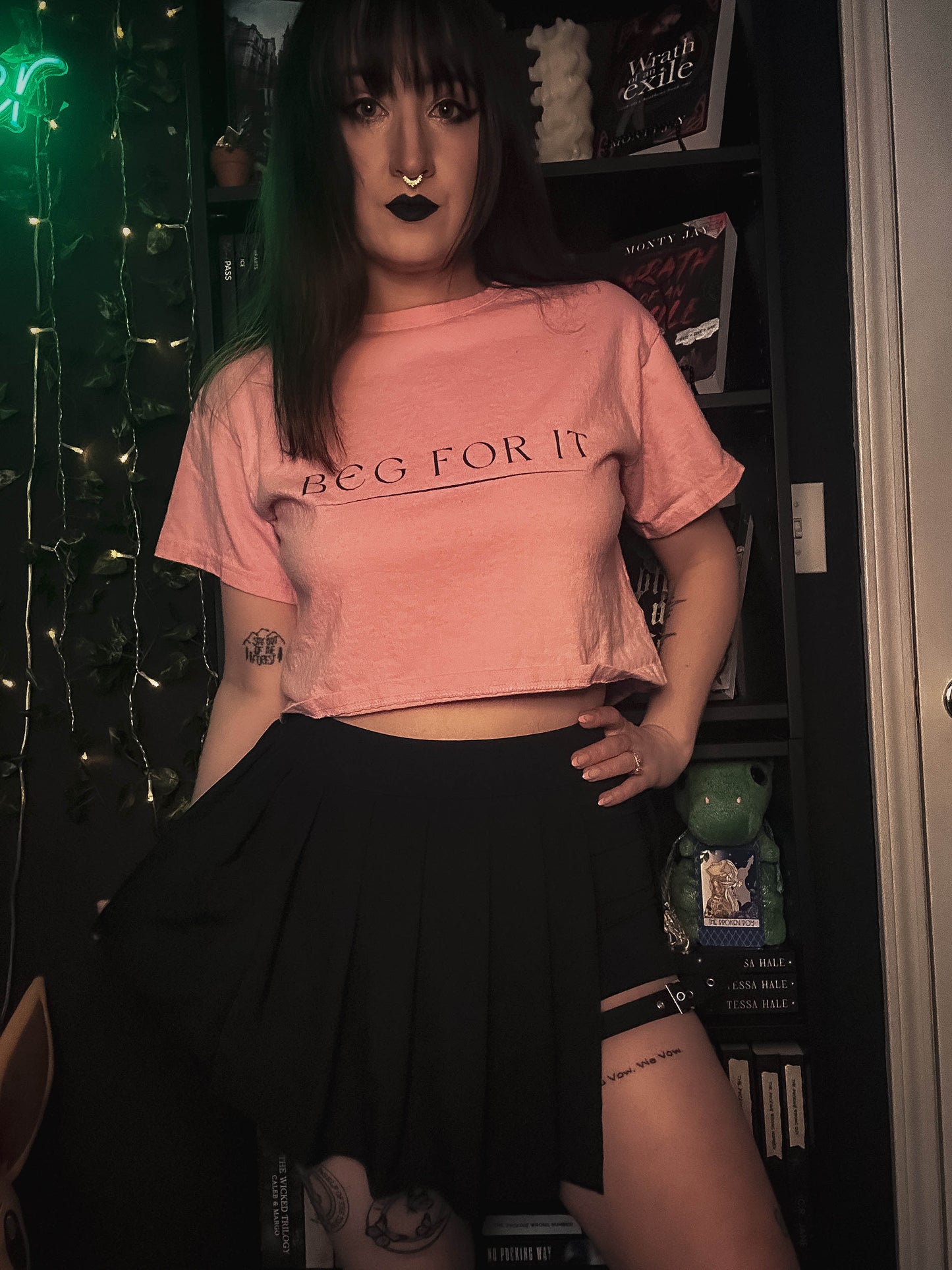 Beg For It Cropped T-Shirt